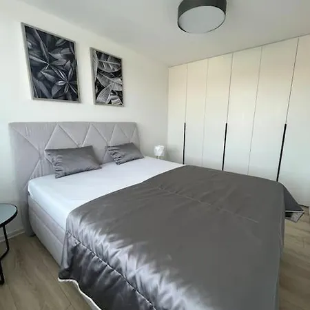 Centrum S Parkovanim Apartment